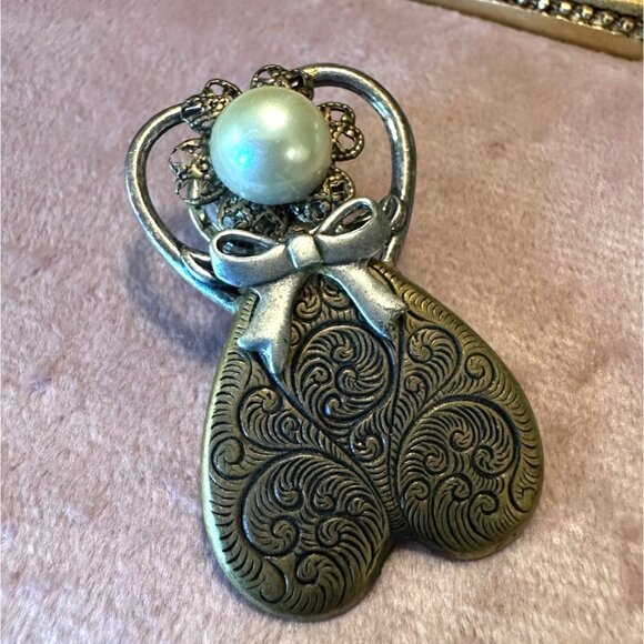 Vintage Angel Brooch With Faux Pearl Intricate Heart Design Antique Brass Finish - Picture 2 of 9